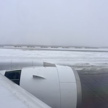 Helsinki-Vantaan Lentoasema - Airports Near Me - Vantaa, 18