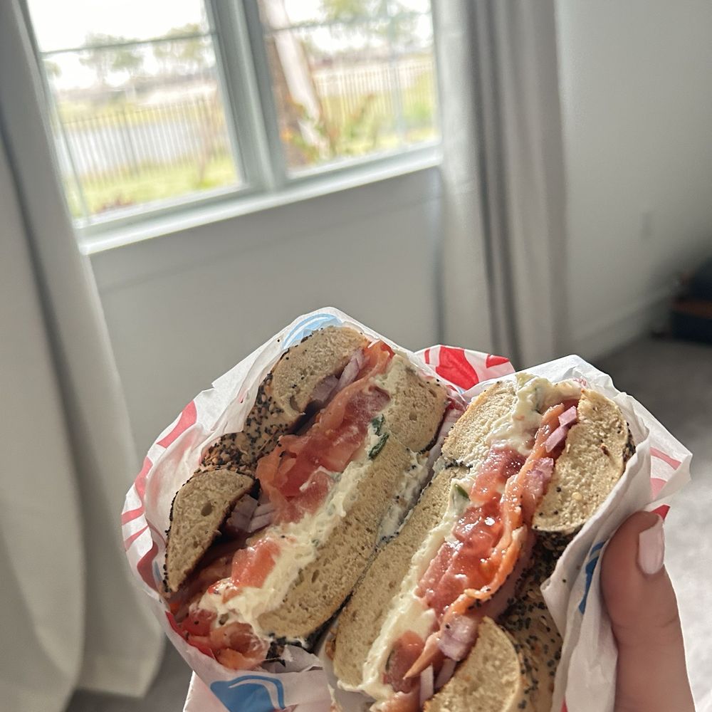 Bagels Palm Beach Gardens: Discover Local Delights