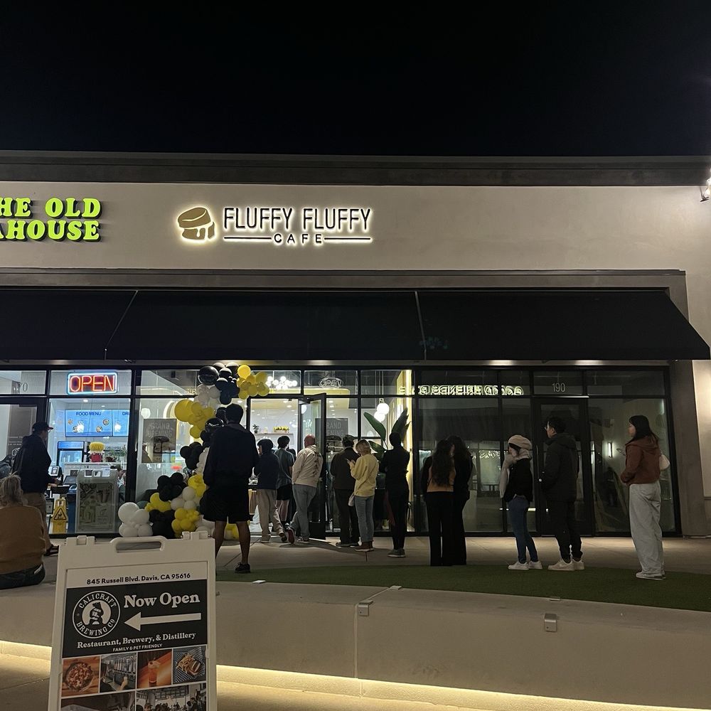 Fluffy Fluffy - Exterior: Storefront and line - Coffee & Tea Near Me - Davis, California