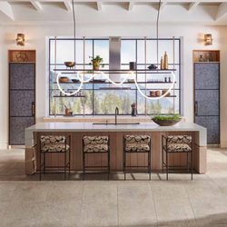 Alexander & Ray's TV & Appliance