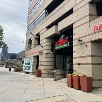 MOM's Organic Market - Grocery Near Me - Washington, DC, District of Columbia