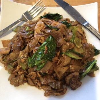 Mint Thai Kitchen - Chicken Pad See Ew - Thai Near Me - Houston, Texas Mint Thai Kitchen - Chicken Pad See Ew - Thai Near Me - Houston, Texas