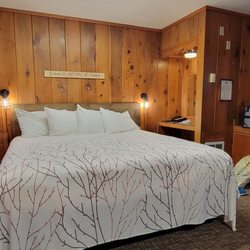 Park Motel and Cabins
