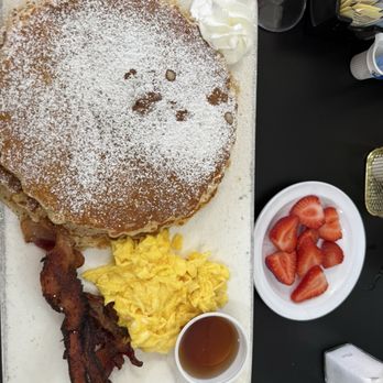 The Maple Bar Cafe - Pancakes , eggs  , and bacon - Breakfast & Brunch Near Me - Suisun City, California