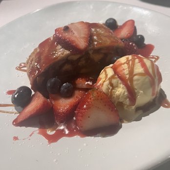 Pacifica Seafood Restaurant - Apple Strudel 4.886787 stars - Seafood Near Me - Palm Desert, California