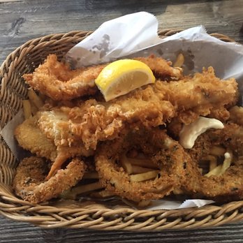 Da Kitchen Maui - Maaleaa Fish basket filled with yum! - Hawaiian Near Me - Kihei, Hawaii Da Kitchen Maui - Maaleaa Fish basket filled with yum! - Hawaiian Near Me - Kihei, Hawaii