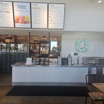 Shake Shack Des Peres - Front counter - Burgers Near Me - Saint Louis, Missouri Shake Shack Des Peres - Front counter - Burgers Near Me - Saint Louis, Missouri