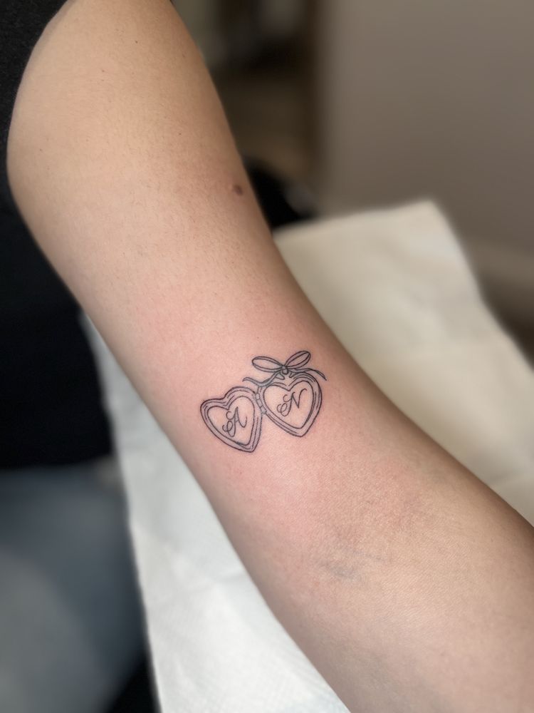 Arise Ink Tattoo Studio Logo