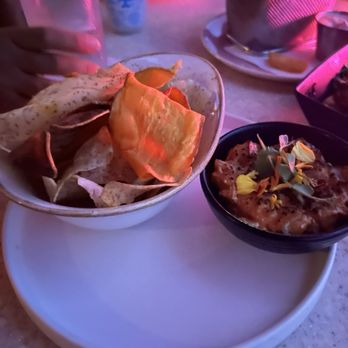 Mai Tai Bar - Poke dip - Cocktail Bars Near Me - Honolulu, Hawaii