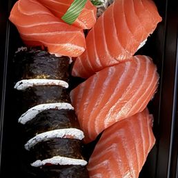 Jumbo combo with 3 pieces of salmon nigiri, 2 pieces salmon sashimi, and a salmon roll to go. Jumbo combo with 3 pieces of salmon nigiri, 2 pieces salmon sashimi, and a salmon roll to go.
