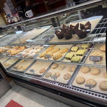 Carlo's Bakery - Bakeries Near Me - Las Vegas, Nevada