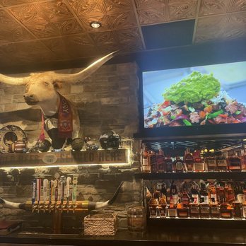 LongHorn Steakhouse - Longhorn bar with a wide selection of bourbon whiskey - Steakhouses Near Me - Oviedo, Florida LongHorn Steakhouse - Longhorn bar with a wide selection of bourbon whiskey - Steakhouses Near Me - Oviedo, Florida