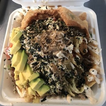 ʻUmekes Express Hilo - Kalua Nachos with a side of avo(upon request) and they had poke wonton samples that day so I took two! - Poke Near Me ʻUmekes Express Hilo - Kalua Nachos with a side of avo(upon request) and they had poke wonton samples that day so I took two! - Poke Near Me