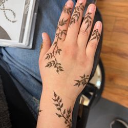 Unique Eyebrow Threading - Simple henna design by Bhumi