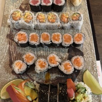 Lawrence Fish Market Chinatown - Top to bottom: Tuna, spicy salmon, salmon x2, summer roll - Bubble Tea Near Me - Chicago, Illinois Lawrence Fish Market Chinatown - Top to bottom: Tuna, spicy salmon, salmon x2, summer roll - Bubble Tea Near Me - Chicago, Illinois