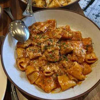 Daisies - Rigatoni - Pasta Shops Near Me - Chicago, Illinois