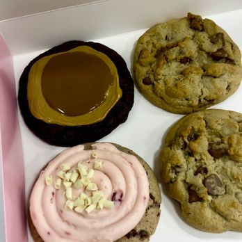 Crumbl - Concord - Strawberry, Brownie and Chocolate Chip - Bakeries Near Me - Concord, California Crumbl - Concord - Strawberry, Brownie and Chocolate Chip - Bakeries Near Me - Concord, California