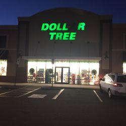 Doll'R Tree (picture of the store front)