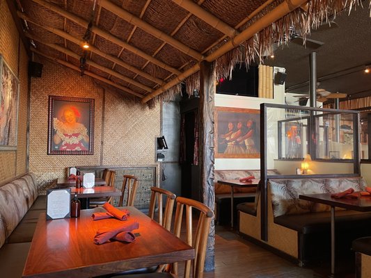 Hula's Island Grill by null