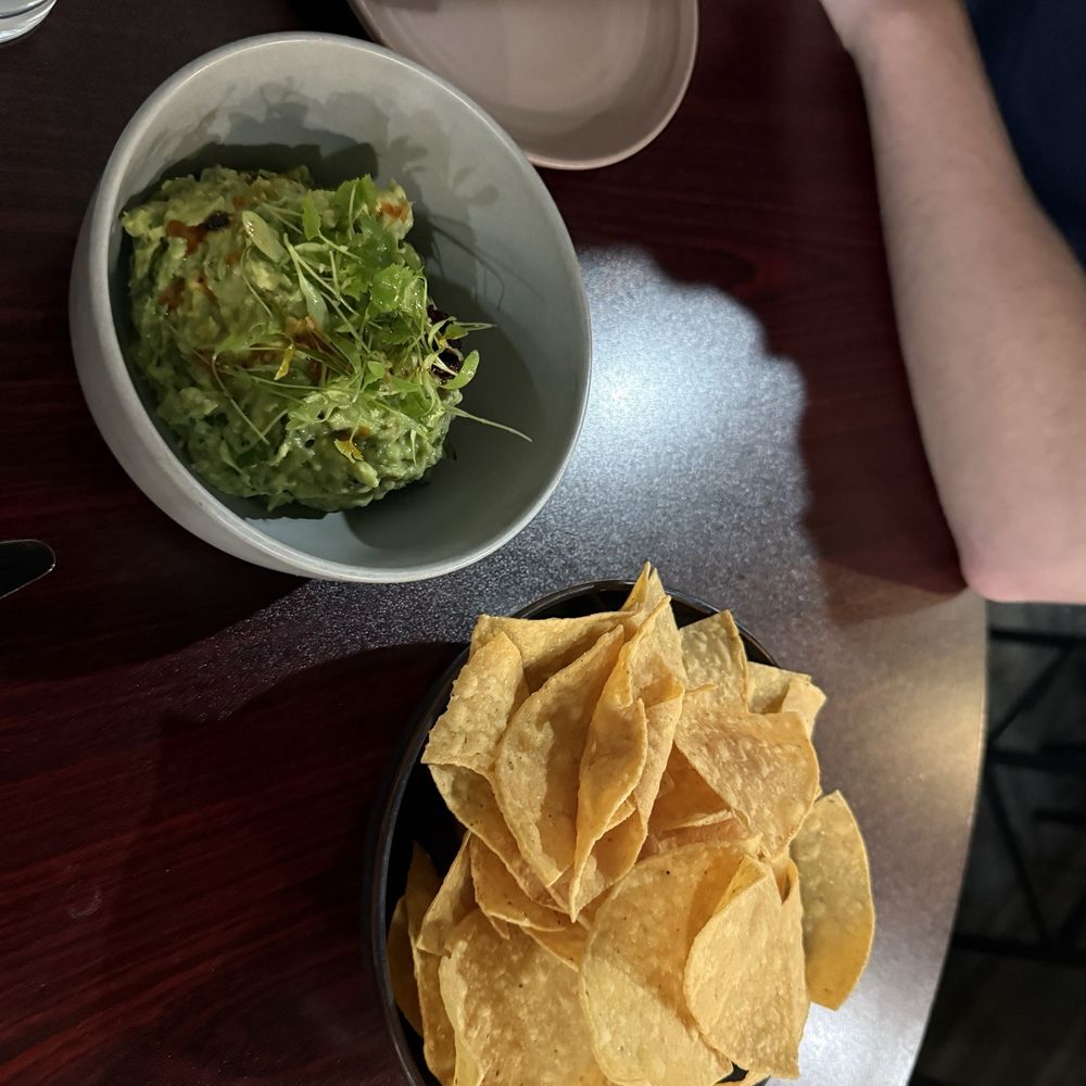 La Plaza Bar & Tapas - Guacamole - Wine Bars Near Me - Washington, DC, District of Columbia La Plaza Bar & Tapas - Guacamole - Wine Bars Near Me - Washington, DC, District of Columbia