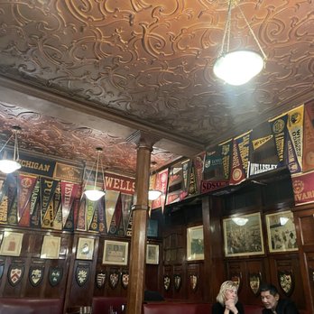 Harry's New York Bar - Inside - Piano Bars Near Me - Paris, 75 Harry's New York Bar - Inside - Piano Bars Near Me - Paris, 75