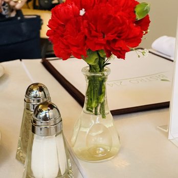Bistro 214 - Flowers on our table - New American Near Me - Shelby, North Carolina Bistro 214 - Flowers on our table - New American Near Me - Shelby, North Carolina