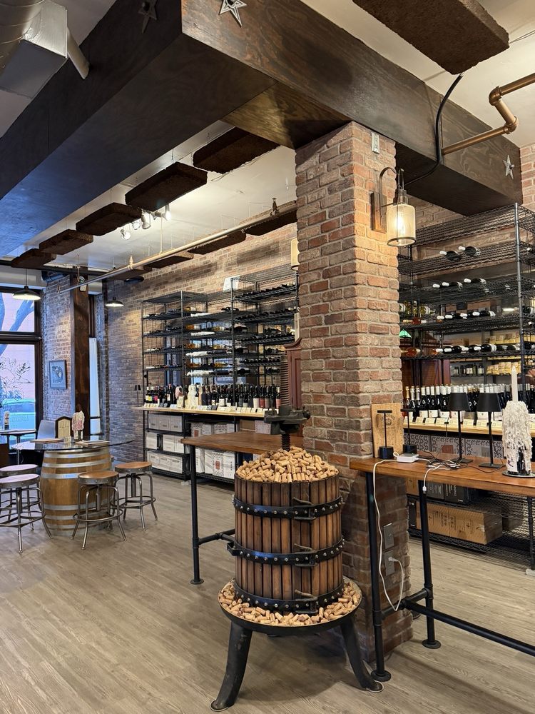 Calandrino's Old City Vino Logo