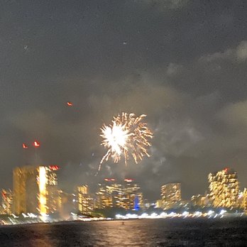 Oahu Boat Cruises - Fireworks - Boat Charters Near Me - Honolulu, Hawaii Oahu Boat Cruises - Fireworks - Boat Charters Near Me - Honolulu, Hawaii
