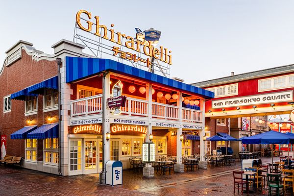Ghirardelli Soda Fountain & Chocolate Shop (Disneyland) by null