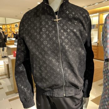 Louis Vuitton - 1/9/25 FYI. Cool. What do you think? Me? Or not? - Leather Goods Near Me - Las Vegas, Nevada Louis Vuitton - 1/9/25 FYI. Cool. What do you think? Me? Or not? - Leather Goods Near Me - Las Vegas, Nevada