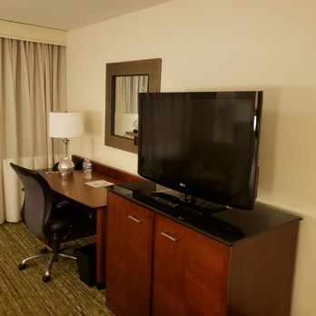 San Diego Marriott La Jolla - TV and desk - Hotels Near Me - La Jolla, California