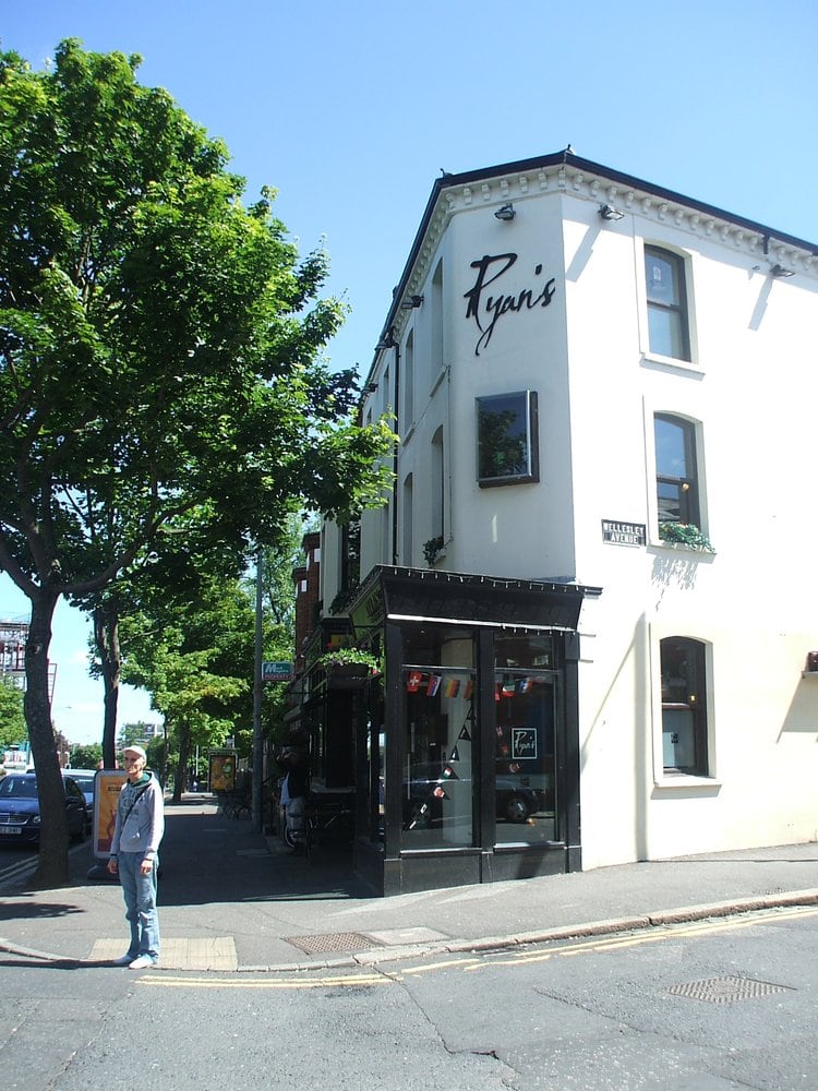 RYAN’S BAR & RESTAURANT Updated October 2024 26 Photos & 29 Reviews 116118 Lisburn Road