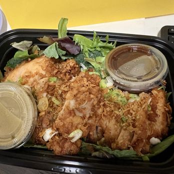 Hawking Bird - Fried chicken salad - Asian Fusion Near Me - Oakland, California