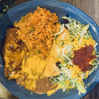 Casa Azteca - Combo plate - chicken enchilada and a shredded beef taco - Mexican Near Me - Milpitas, California Casa Azteca - Combo plate - chicken enchilada and a shredded beef taco - Mexican Near Me - Milpitas, California