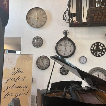 290 Wine Castle - Wall of many clocks. - Wine Tasting Room Near Me - Johnson City, Texas