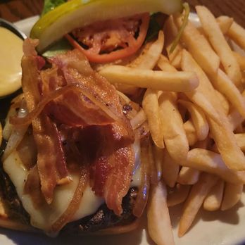 Bucket Shop Cafe - Bacon cheeseburger - Cafes Near Me - Atlanta, Georgia