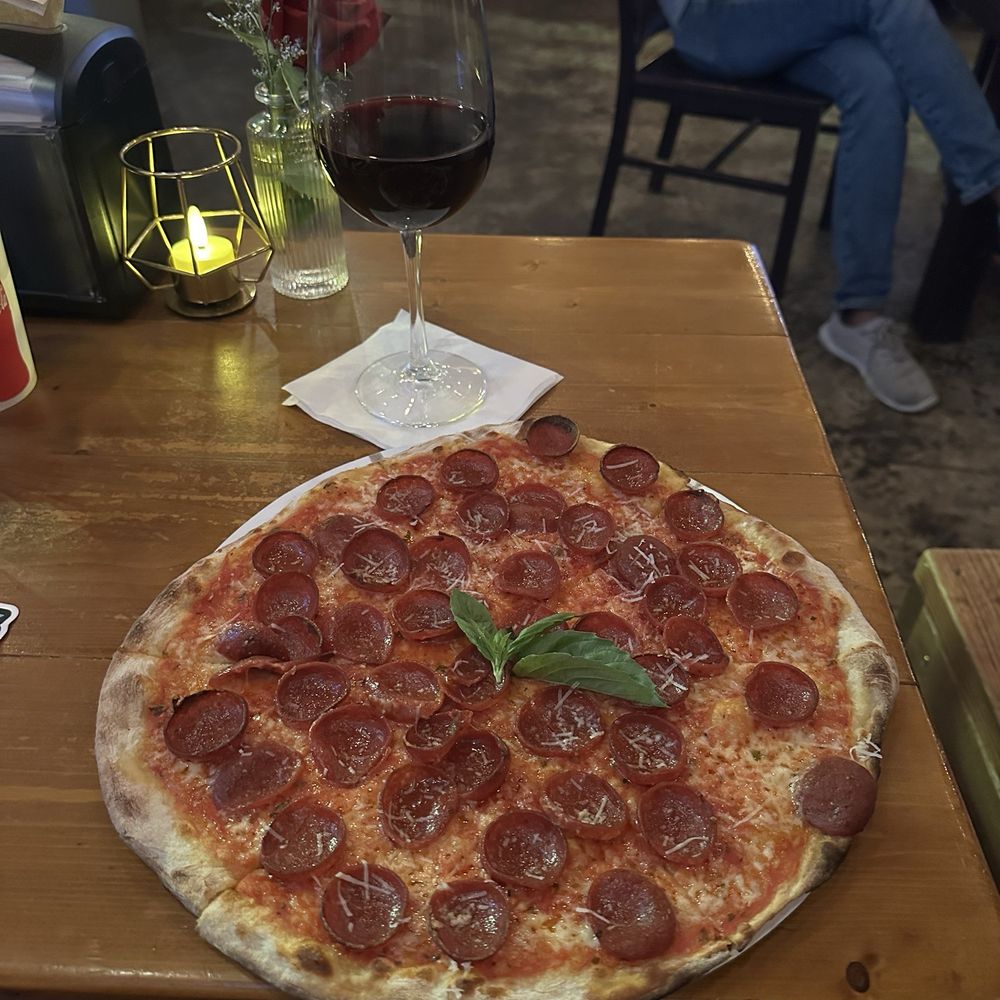 Ziggie's Pizza - Pepperoni pizza - Pizza Near Me - Orlando, Florida Ziggie's Pizza - Pepperoni pizza - Pizza Near Me - Orlando, Florida