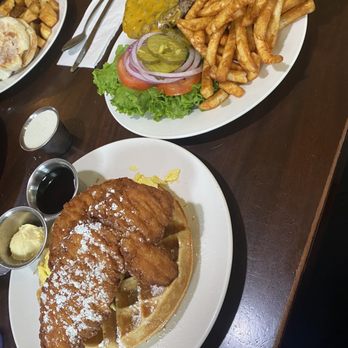Mandy's Family Restaurant - Chicken & waffle & eggs House Burger - American Near Me - Eugene, Oregon