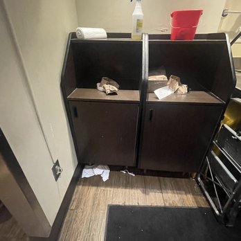 Smashburger - Dirty area adjacent to the soda machine. The white rang in left corner was the managers doing. - Burgers Near Me - Laughlin, Nevada Smashburger - Dirty area adjacent to the soda machine. The white rang in left corner was the managers doing. - Burgers Near Me - Laughlin, Nevada