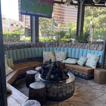 Happy Camper - Seating area adjacent to Las Vegas blvd. - Pizza Near Me - Las Vegas, Nevada