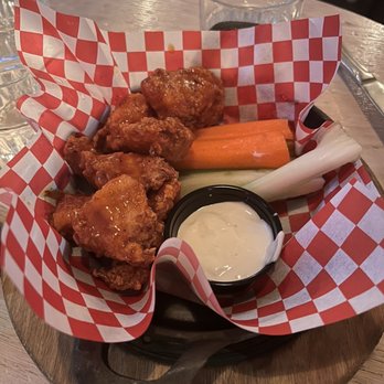 Granny Annie’s Bar And Kitchen - Buffalo Wings (boneless) - Bars Near Me - New York, New York