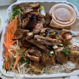 Vermicelli salad bowl with chicken, shrimp & a roll Vermicelli salad bowl with chicken, shrimp & a roll