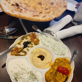 Shishlix - Dip Platter with Tandoori Bread - Persian/Iranian Near Me - Richmond Hill, Ontario