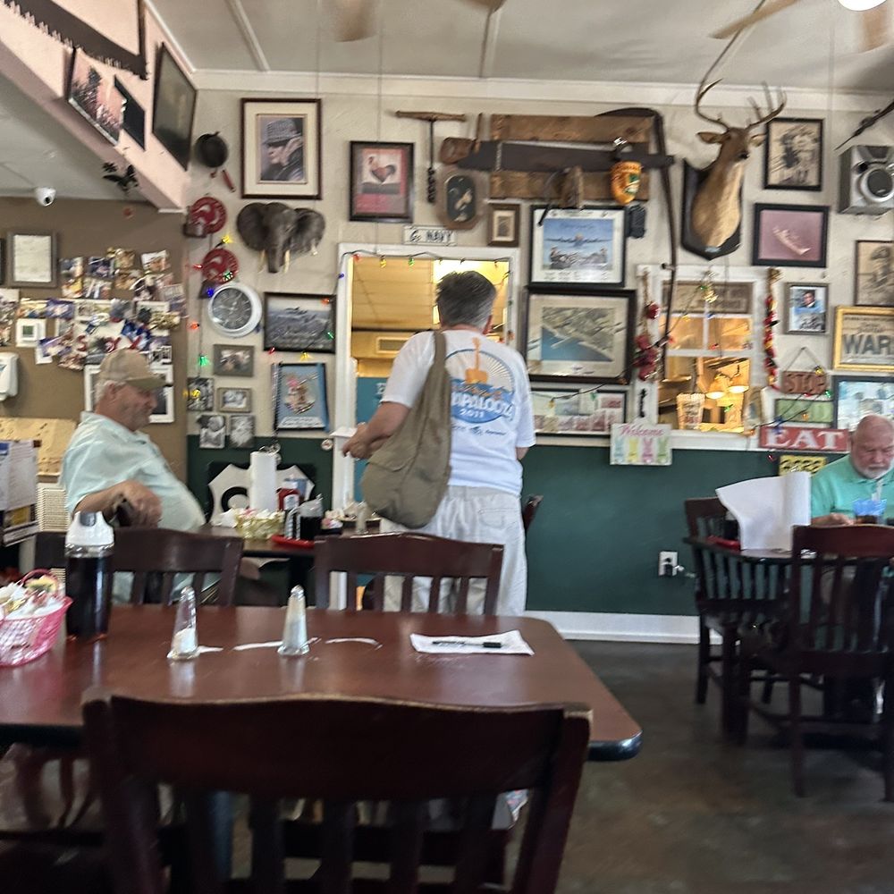R'Reileigh's Daybreak Cafe - customers in the dining room - Cafes Near Me - Lillian, Alabama R'Reileigh's Daybreak Cafe - customers in the dining room - Cafes Near Me - Lillian, Alabama