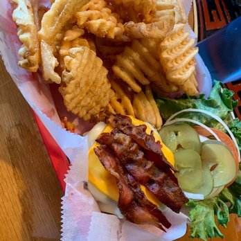 The Wood Inn - Bacon burger - American Near Me - Carthage, Illinois The Wood Inn - Bacon burger - American Near Me - Carthage, Illinois