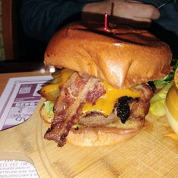 Big Pat Bacon Cheeseburger