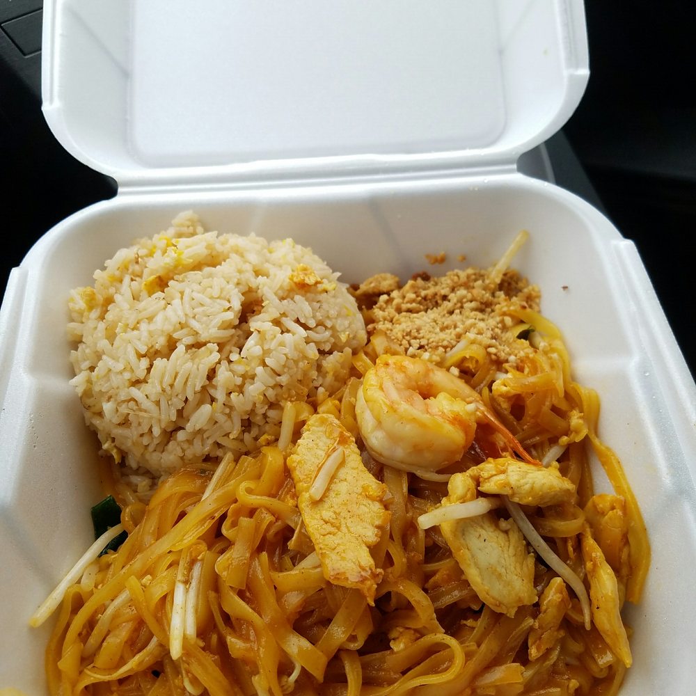Bangkok BBQ - Chicken Pad Thai lunch special. - Thai Near Me - Walnut, California Bangkok BBQ - Chicken Pad Thai lunch special. - Thai Near Me - Walnut, California