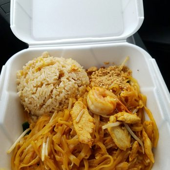 Bangkok BBQ - Chicken Pad Thai lunch special. - Thai Near Me - Walnut, California