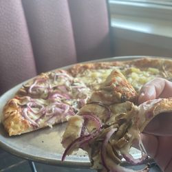 Mushroom onion pizza