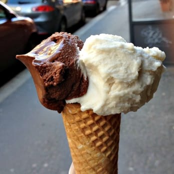 Gelato Giusto - Cono 2 gusti, un po' piccino ma che buono! - Ice Cream & Frozen Yogurt Near Me - Milan, Michigan